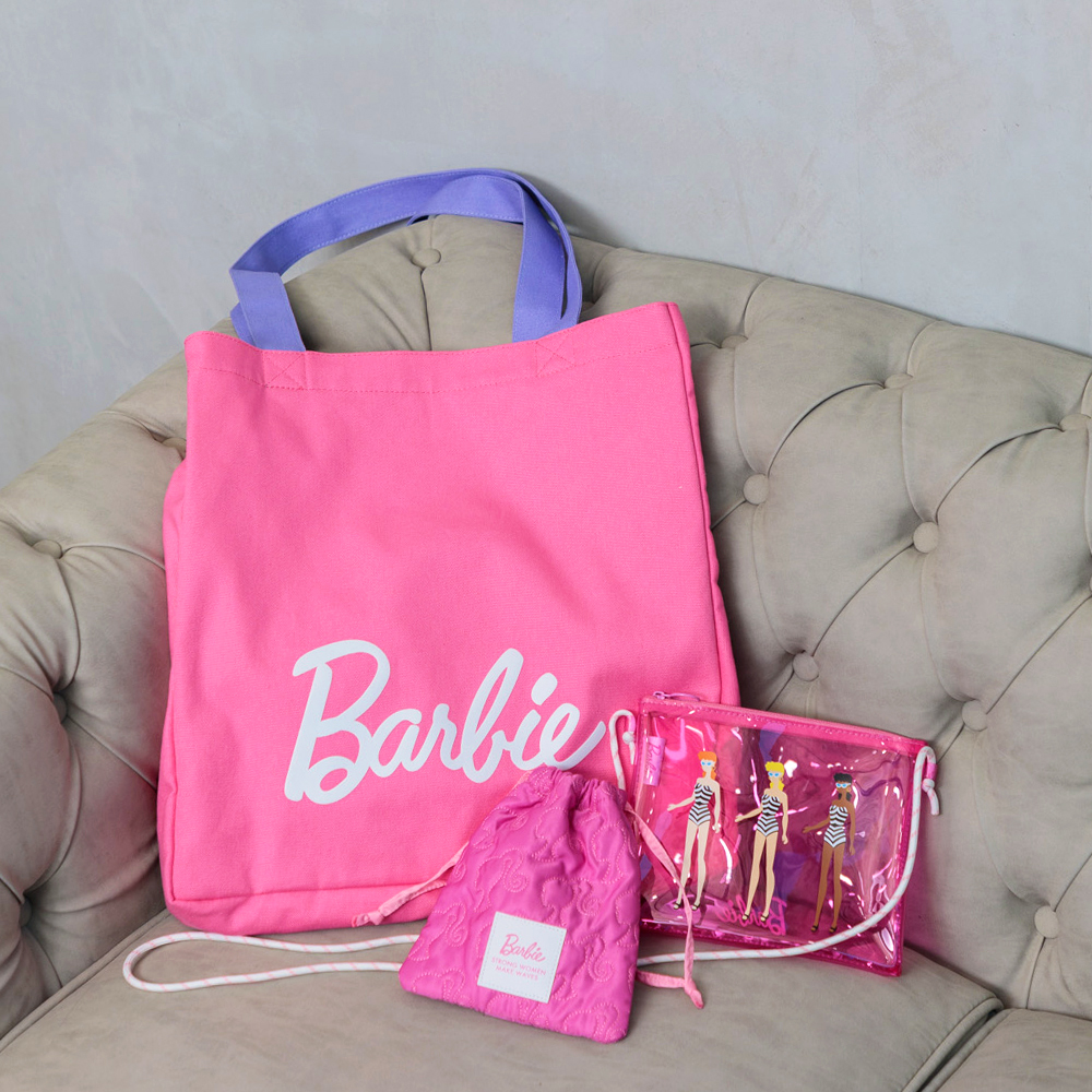 閲覧ありがとうございます♪新品未使用♡タグ付き　入手困難！！　Barbie   クリアバッグ　ピンク